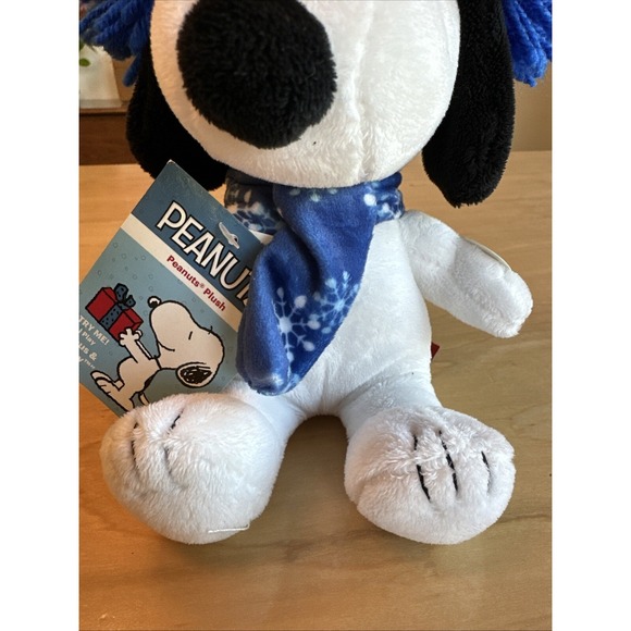 Snoopy Peanuts Christmas Musical Plush 2018 CVS Snoopy Plays Linus And Lucy - Picture 8 of 10